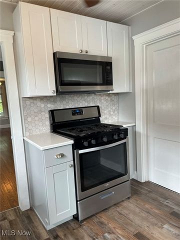 2091 Carabel Avenue Up, Lakewood, OH 44107