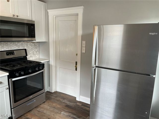 2091 Carabel Avenue Up, Lakewood, OH 44107