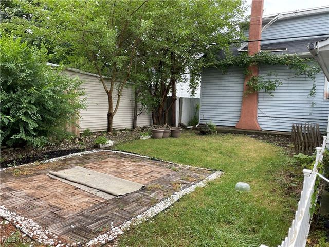 2091 Carabel Avenue Up, Lakewood, OH 44107