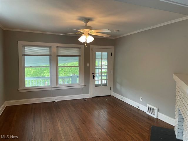 2091 Carabel Avenue Up, Lakewood, OH 44107