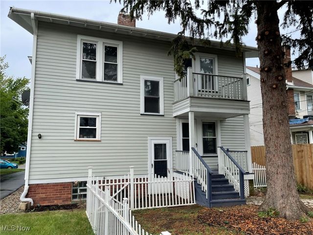 2091 Carabel Avenue Up, Lakewood, OH 44107