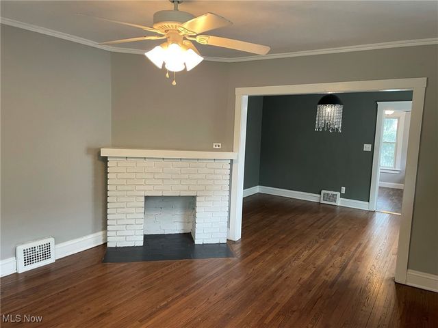 2091 Carabel Avenue Up, Lakewood, OH 44107