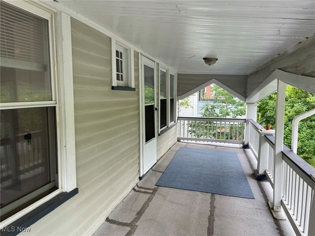 2091 Carabel Avenue Up, Lakewood, OH 44107