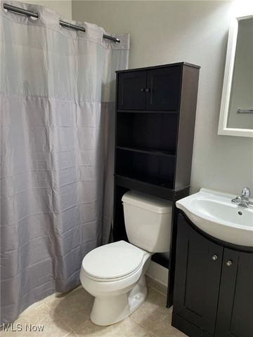 2091 Carabel Avenue Up, Lakewood, OH 44107