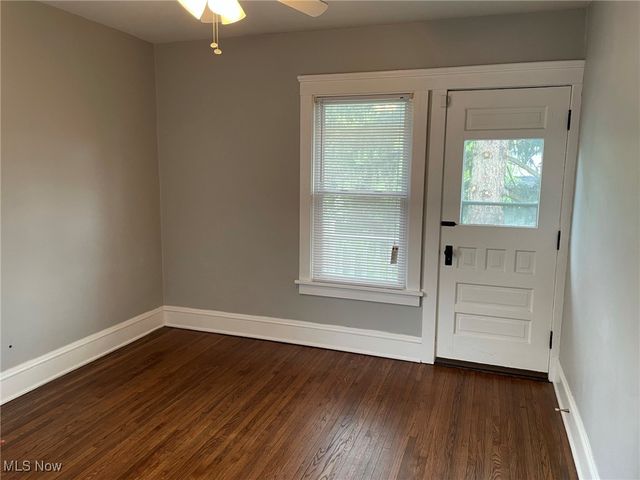 2091 Carabel Avenue Up, Lakewood, OH 44107