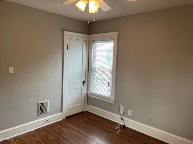 2091 Carabel Avenue Up, Lakewood, OH 44107