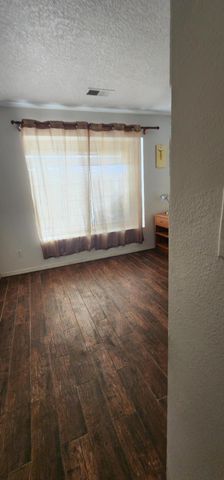 8409 Desert Pointe Avenue SW, Albuquerque, NM 87121