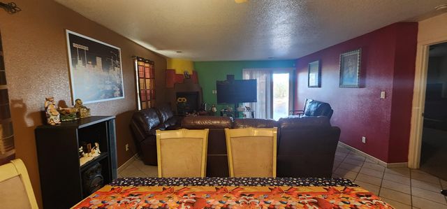 8409 Desert Pointe Avenue SW, Albuquerque, NM 87121
