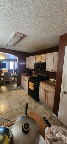 8409 Desert Pointe Avenue SW, Albuquerque, NM 87121