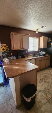 8409 Desert Pointe Avenue SW, Albuquerque, NM 87121