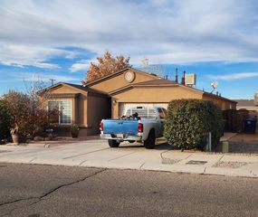 8409 Desert Pointe Avenue SW, Albuquerque, NM 87121