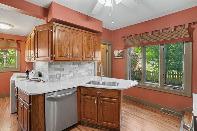 560 State Street, Holland, MI 49423