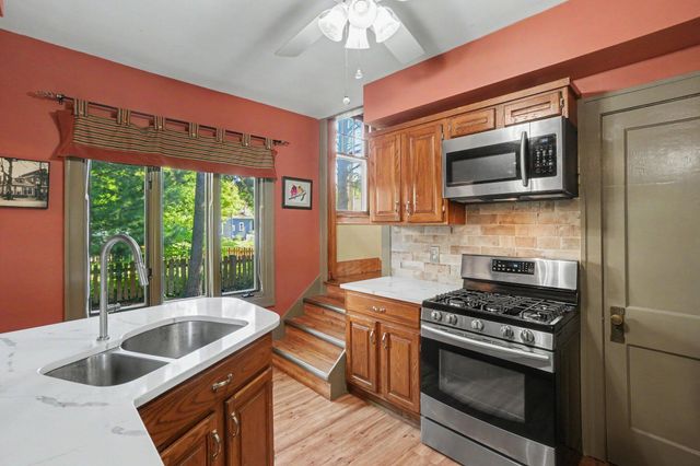 560 State Street, Holland, MI 49423