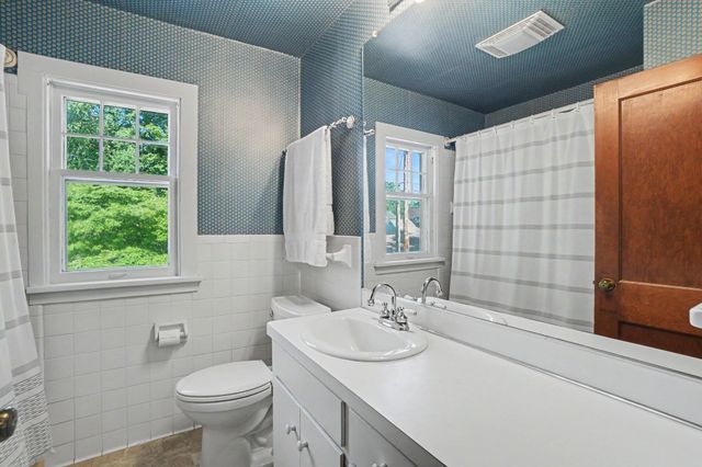 560 State Street, Holland, MI 49423