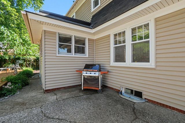 560 State Street, Holland, MI 49423