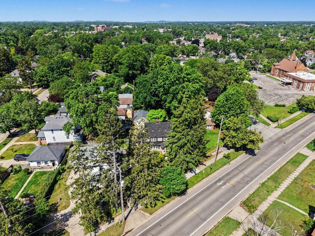560 State Street, Holland, MI 49423