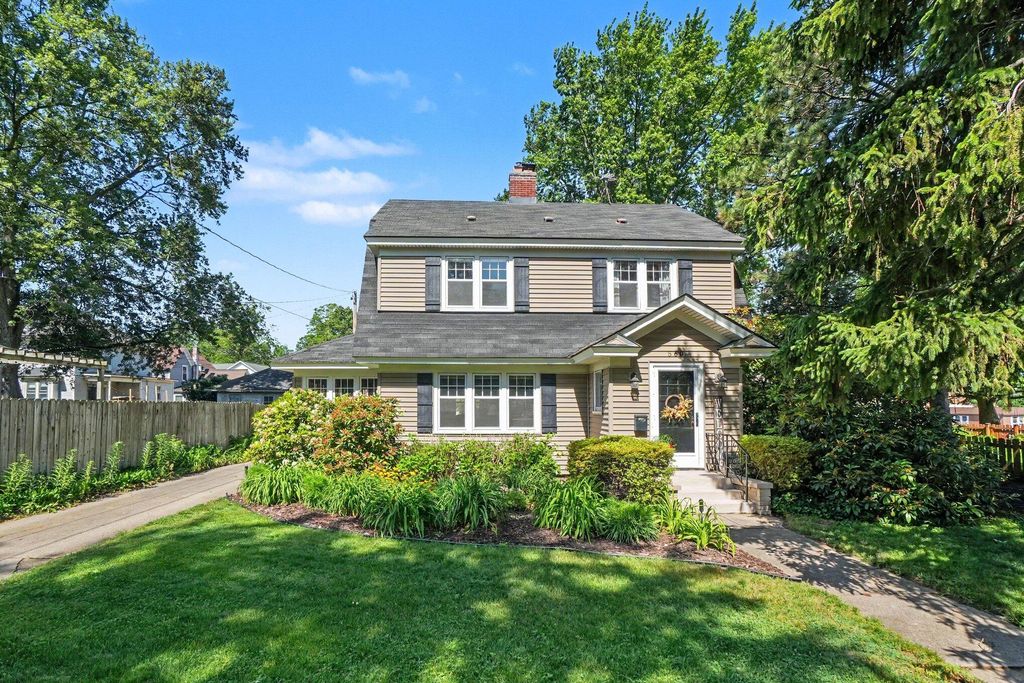 560 State Street, Holland, MI 49423