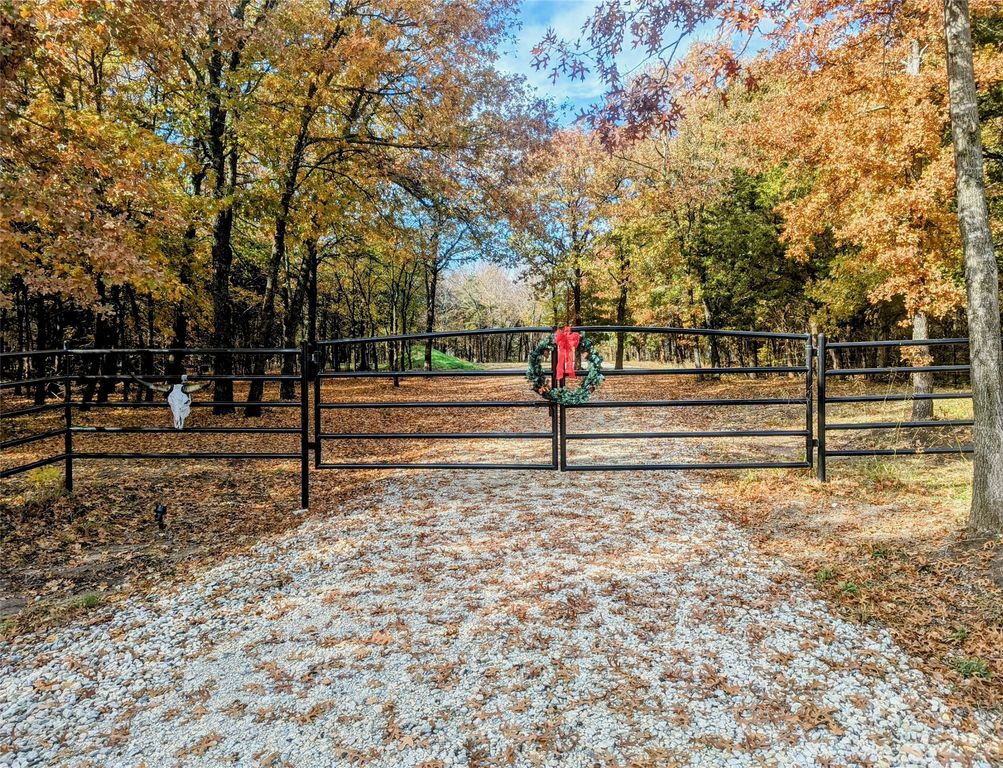 907 Welch School Road, Collinsville, TX 76233