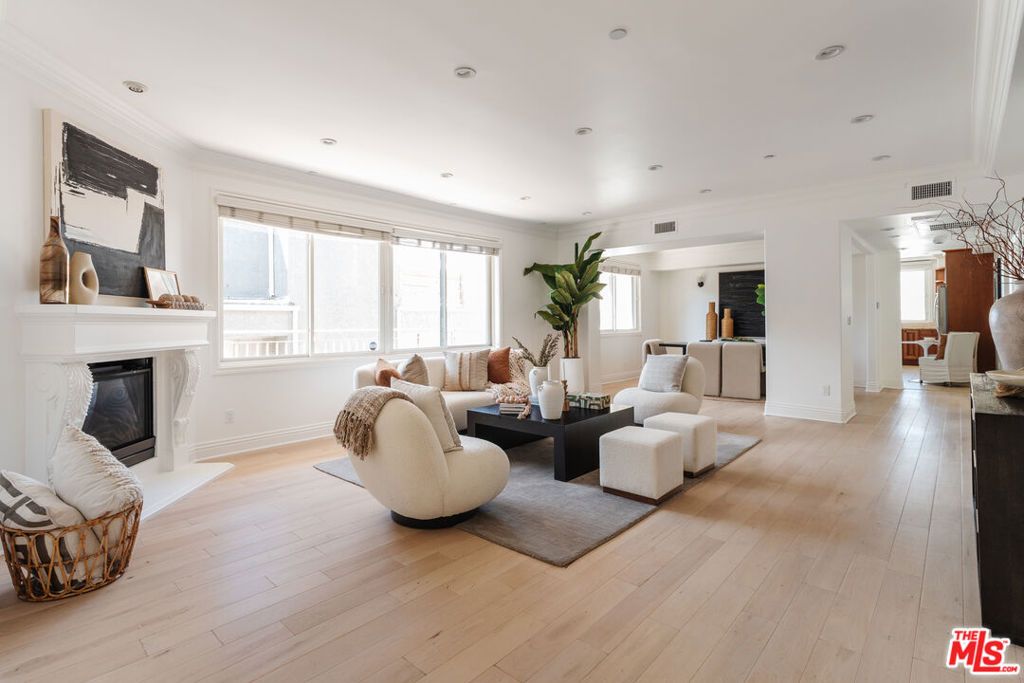 11749 Goshen Avenue 402, Los Angeles, CA 90049 — photo 2