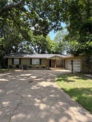 1206 Waggoner Drive, Arlington, TX 76013