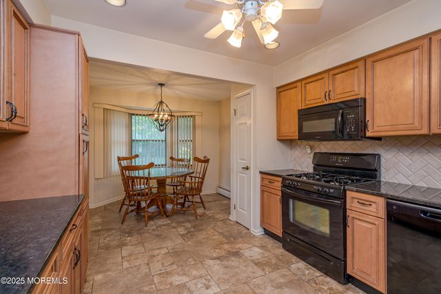 72 Murray Hill Terrace, Marlboro, NJ 07746