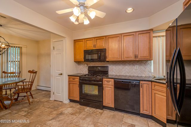 72 Murray Hill Terrace, Marlboro, NJ 07746