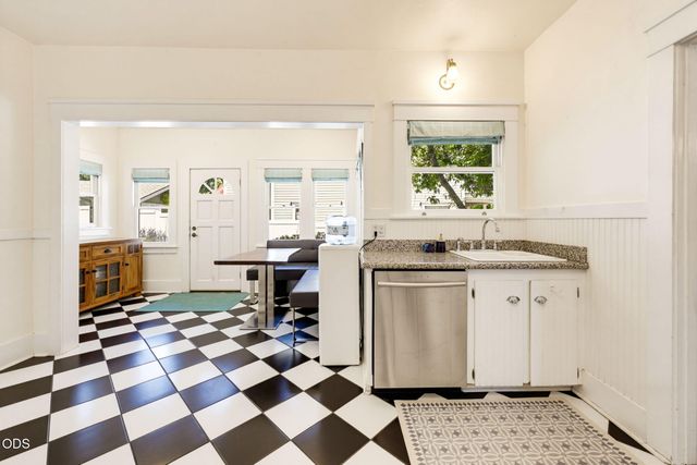 307 N Main Street, Ashland, OR 97520