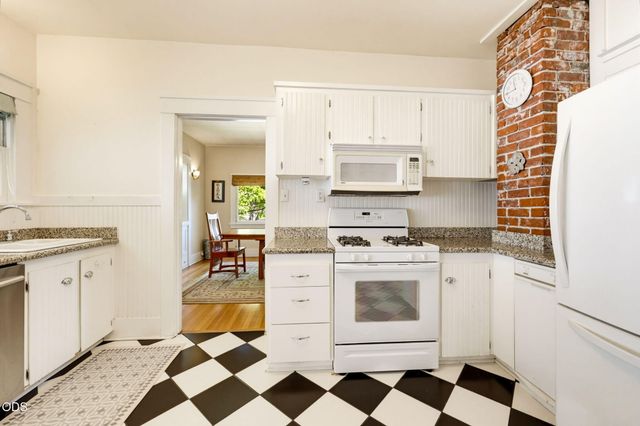 307 N Main Street, Ashland, OR 97520