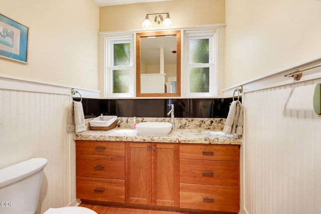 307 N Main Street, Ashland, OR 97520