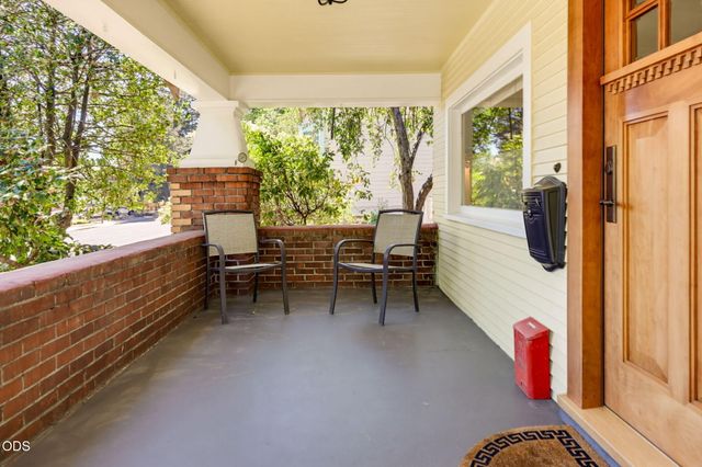 307 N Main Street, Ashland, OR 97520
