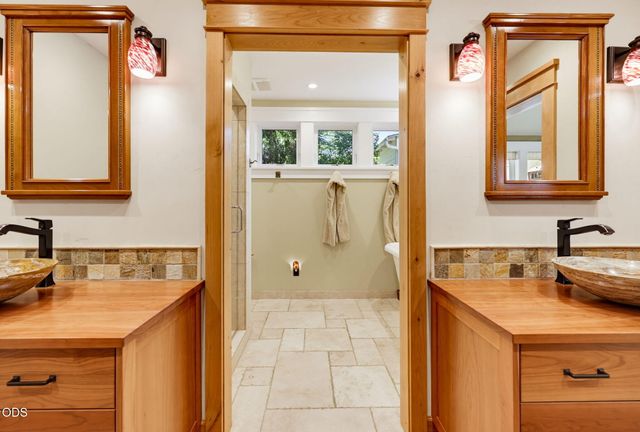 307 N Main Street, Ashland, OR 97520