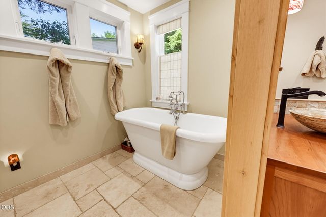 307 N Main Street, Ashland, OR 97520