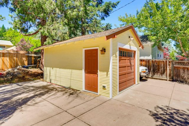 307 N Main Street, Ashland, OR 97520