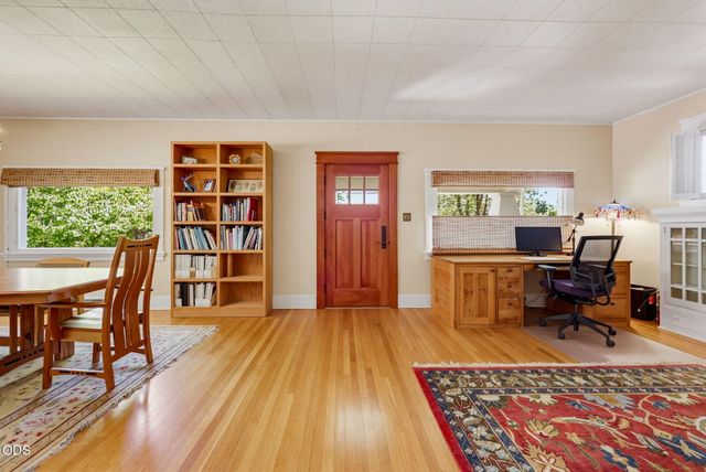 307 N Main Street, Ashland, OR 97520