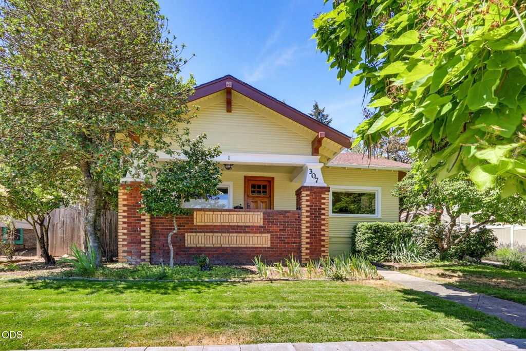307 N Main Street, Ashland, OR 97520