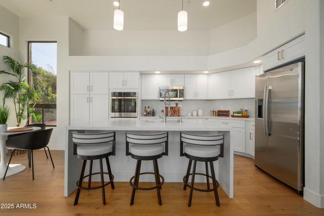 8100 E CAMELBACK Road 175, Scottsdale, AZ 85251