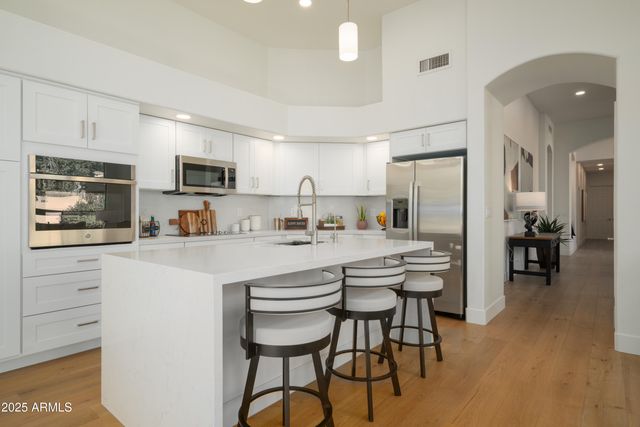 8100 E CAMELBACK Road 175, Scottsdale, AZ 85251