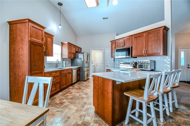 6774 Evergreen Circle, Huber Heights, OH 45424