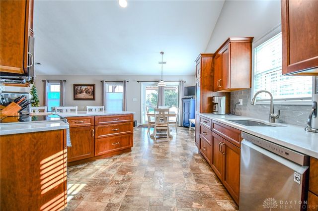 6774 Evergreen Circle, Huber Heights, OH 45424