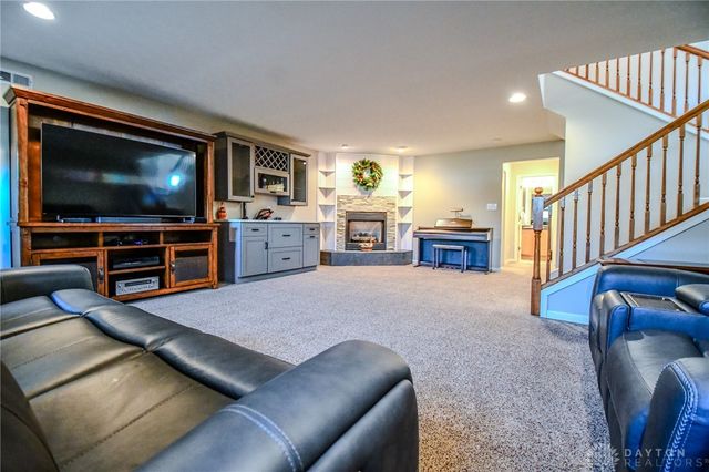 6774 Evergreen Circle, Huber Heights, OH 45424