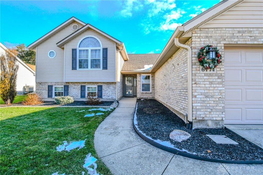 6774 Evergreen Circle, Huber Heights, OH 45424