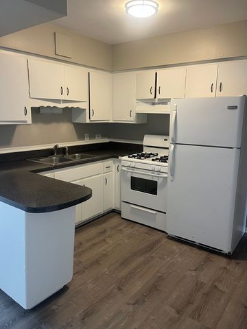 5818 W 107th Court 8, Chicago Ridge, IL 60415