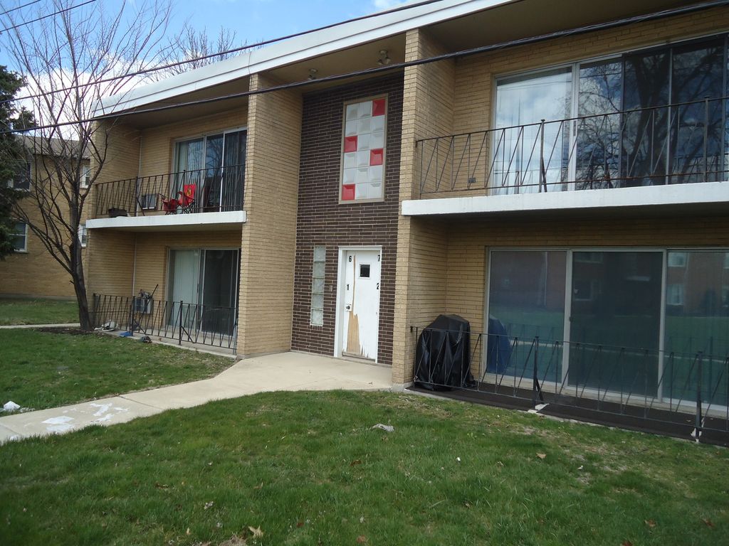 5818 W 107th Court 8, Chicago Ridge, IL 60415