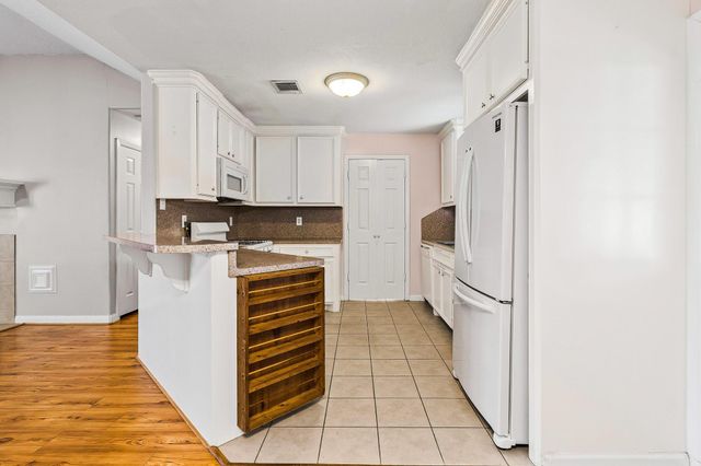 1060 Yaupon Cove Drive, Onalaska, TX 77360