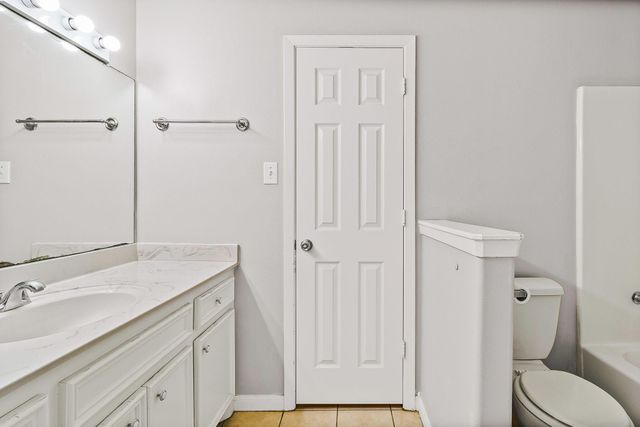 1060 Yaupon Cove Drive, Onalaska, TX 77360