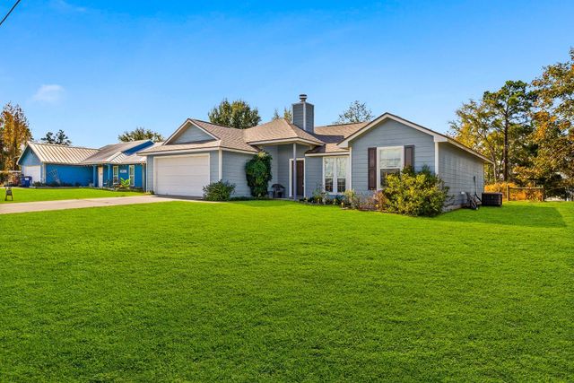 1060 Yaupon Cove Drive, Onalaska, TX 77360