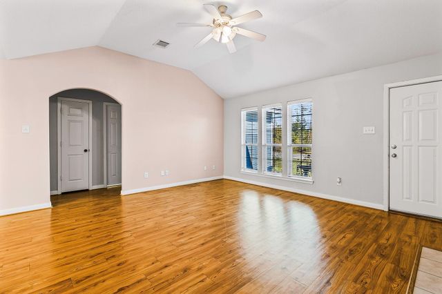 1060 Yaupon Cove Drive, Onalaska, TX 77360