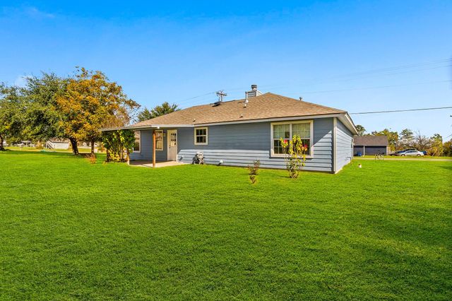 1060 Yaupon Cove Drive, Onalaska, TX 77360