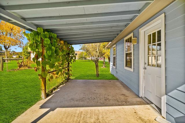 1060 Yaupon Cove Drive, Onalaska, TX 77360