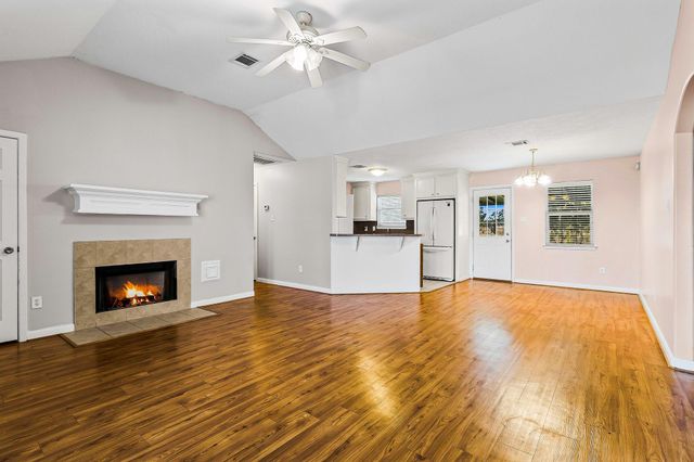 1060 Yaupon Cove Drive, Onalaska, TX 77360